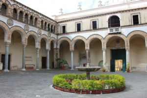 Geheimtipp Süditalien, Salerno hat eine ideale Lage zwischen der Amalfiküste und dem Cilento. Und der Dom in der ALtstadt ist ein echtes Highlight